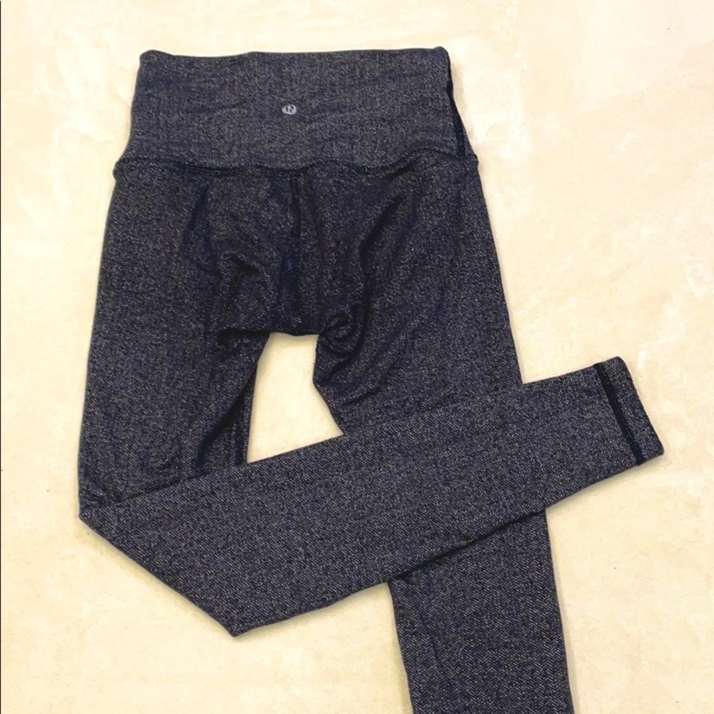 Lululemon Wunder Under size 4, high rise - cozy!